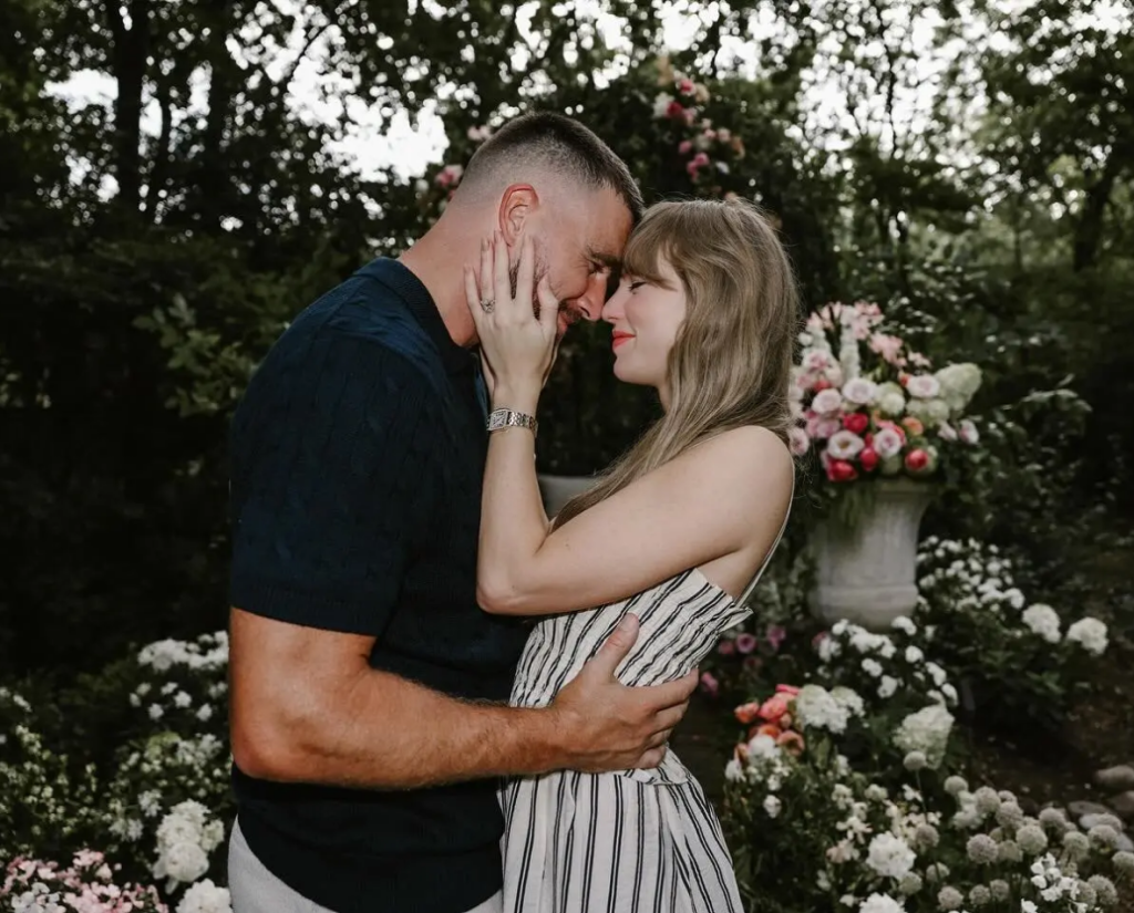 Taylor Swift and Travis Kelce engagment pics 